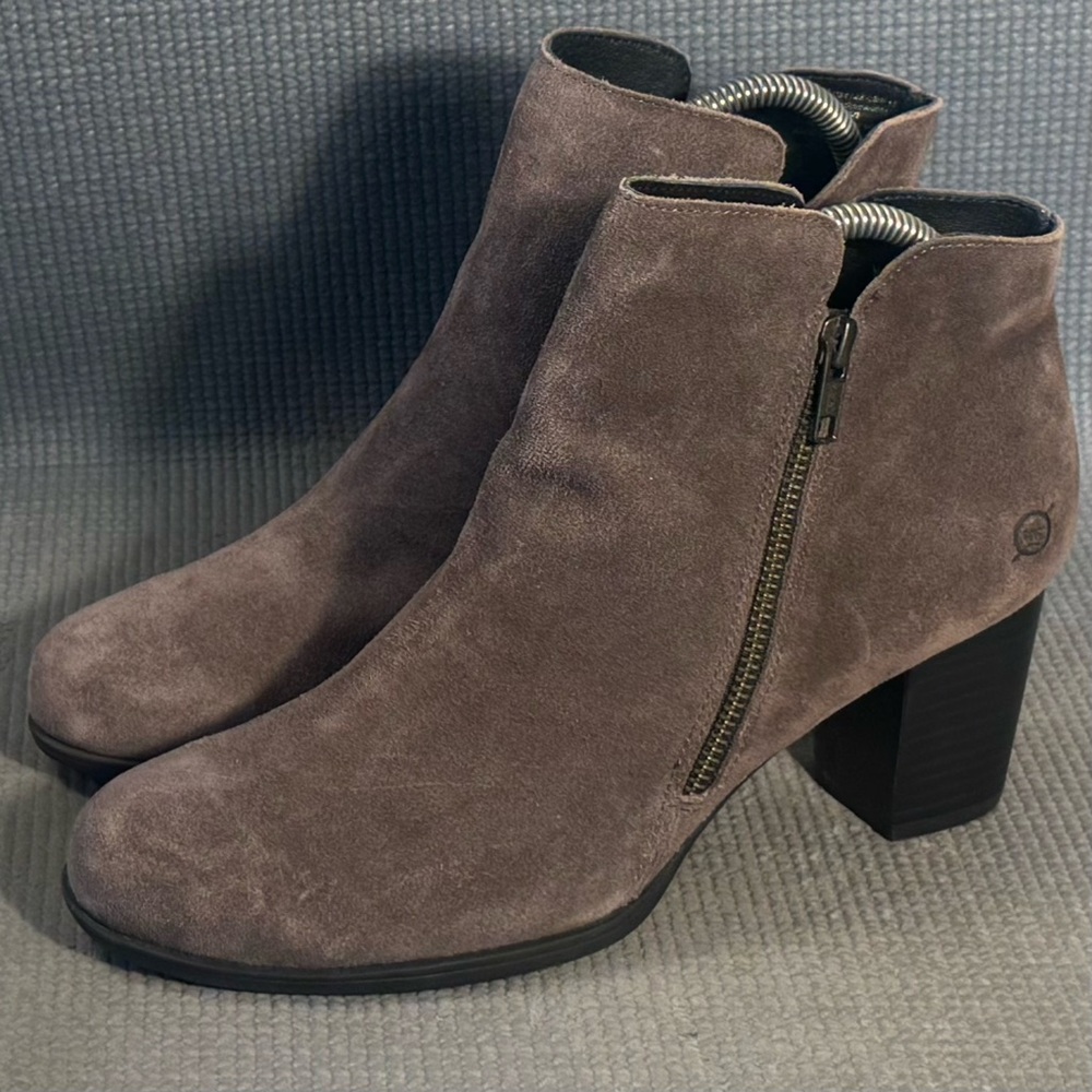 Born Women’s Gray Suede‎ Zippered Ankle Boots Size 9.5